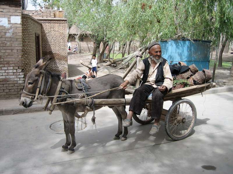 Anziano Uiguro  nei sobborghi di Kashgar nello Xinjiang