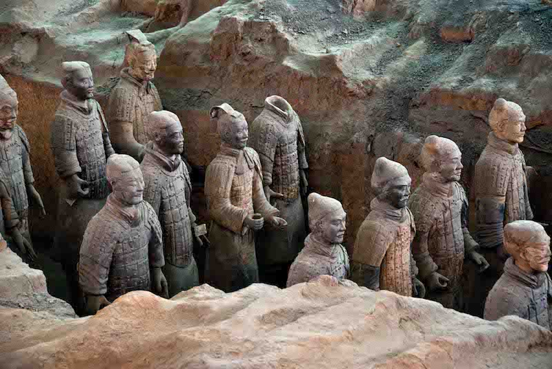 soldati dell'esercito di terracotta nel parco archeologico di Xian- Cina