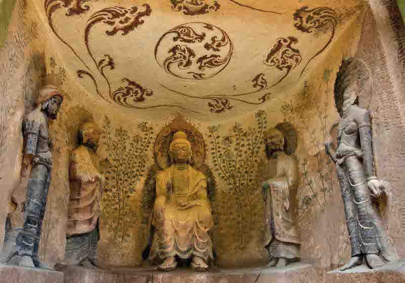 statue di Buddha nelle grotte di BinglingSi sul fiume giallo in Cina