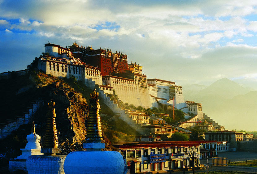 Palazzo del Potala residenza del Dalai Lama a Lhasa in Tibet