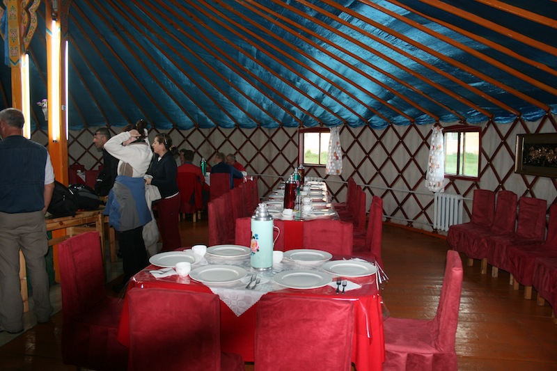 ristorante del campo ger per turisti Mankhan di Tsenkher Hot Spa in Mongolia