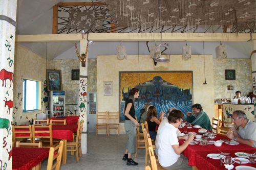 Il ristorante del campo ger Talbiun situato nella sacra valle del fiume Orkhon in Mongolia 
