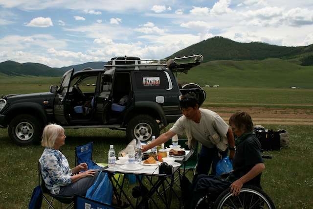 Mongolia picnic lunch nella steppa 