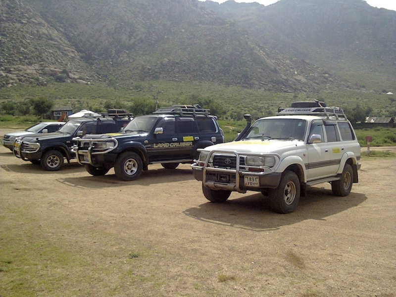 Minivan Mitsubishi Delica  utilizzati per molti dei tour di gruppo Classic in Mongolia da Iperboreus Tour Operator con sede in Mongolia